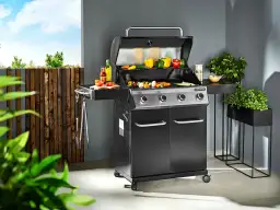 Grill & ogród: jak wybrać najlepsze akcesoria i sprzęt do grillowania