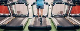 Czy bieganie na bieżni jest zdrowe? Odkryj jego zalety i wady