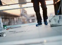 Jakie buty robocze na lato zapewnią komfort i bezpieczeństwo?