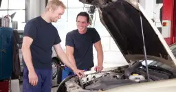 Motorower a pojazd silnikowy: Obalamy mity! Obowiązki i prawo jazdy