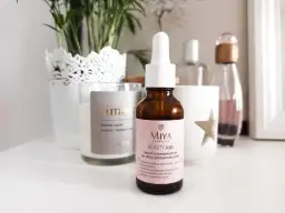 Serum Miya: Czy to hit dla Twojej skóry? Skład, efekty, opinie