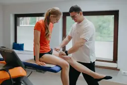 Fizjoterapeuta: Kim jest, co leczy i kiedy go potrzebujesz?