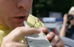 Kiedy policja może wejść na teren prywatny? Poznaj swoje prawa