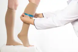 Objawy zakrzepicy przy antykoncepcji – jak je rozpoznać i uniknąć ryzyka