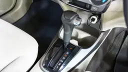 Jak działa półautomatyczna skrzynia biegów i dlaczego warto ją znać