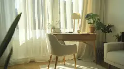 Biurko w salonie: 12 inspirujących pomysłów do pracy w domu