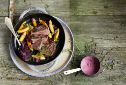 Najlepsze surówki do steka wołowego, które zachwycą Twoje podniebienie