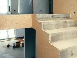 Jak kleić schody z kamienia: uniknij najczęstszych błędów montażu