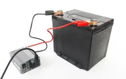 Jak sprawdzić prostownik do akumulatora, aby uniknąć problemów z ładowaniem