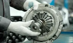 Jak wymienić sprzęgło w samochodzie - uniknij najczęstszych błędów