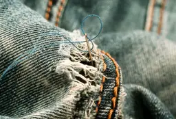 Jak cerować skarpetki: Oszczędzaj, naprawiaj, twórz!