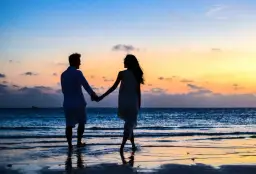 Pomysły na prezent na ślub cywilny bez przyjęcia, które zachwycą