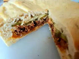 Pyszne ciasto cheeseburger – prosty przepis na wyjątkową ucztę