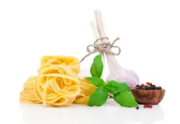 Makaron nitki: 12 kreatywnych pomysłów na resztki (słodko i słono)