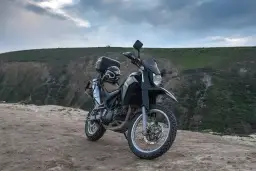 Jakie enduro turystyczne wybrać na długie podróże i off-road?