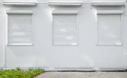 Jak zamontować rolety zewnętrzne na styropian bez błędów i strat ciepła