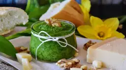 Czy pesto jest dietetyczne? Odkryj jego kaloryczność i wartości odżywcze