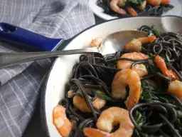 Pyszne spaghetti z krewetkami i szpinakiem – proste przepisy na obiad