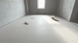 Ile schnie wylewka w zimie? Sprawdź, co wydłuża czas schnięcia