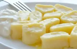 Jak zrobić kluski leniwe - prosty przepis na pyszne danie domowe