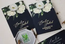 Odmiana nazwisk na zaproszeniach: Jak zaprosić gości z klasą?