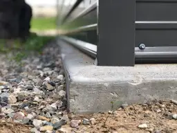 Jaka grubość wylewka pod wiatę, aby uniknąć pęknięć i kosztów?