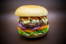 Jakie dodatki do burgera, które zaskoczą Twoje kubki smakowe?