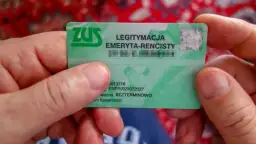 Czy 60 lat to już senior? Odkryj prawa i zniżki w Polsce!