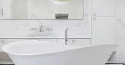  Ile kosztuje wykończenie łazienki w 2023? Sprawdź koszty robocizny i materiałów