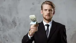 Po studiach prawniczych: jakie masz możliwości kariery i wynagrodzenia?