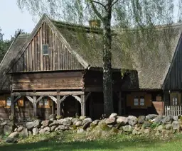 Skansen łódzkie: Odkryj fascynującą historię drewnianej architektury