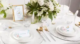 Jakie kwiaty na chrzest na stół? Idealne propozycje dla rodziców