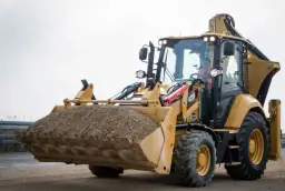 Koparko-ładowarki Cat - sprawdź modele i ceny popularnych maszyn budowlanych