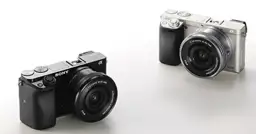 Sony a6000 vs Lustrzanka: Który aparat wybrać w 2026?