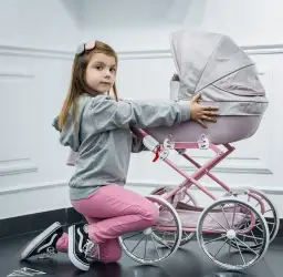 Najlepsze wózki dla dzieci zabawka – wybierz idealny model dla swojej lalki