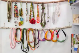 Jak przechowywać kolczyki? Koniec z plątaniną! Gotowe i DIY