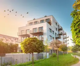 Nieruchomości: Mieszkanie na start jako kostka domina do rozgrzanej gospodarki. Narkun: Niebo nie jest wiecznie błękitne.