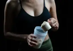 Jakie białko po treningu? Najlepsze opcje dla szybkiej regeneracji