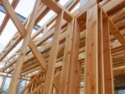 Gwoździe czy wkręty do kontrłat? Sprawdź, co wybrać dla trwałości