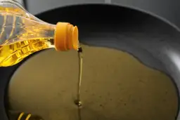 Gdzie wyrzucić zużyty olej spożywczy? 5 skutecznych metod