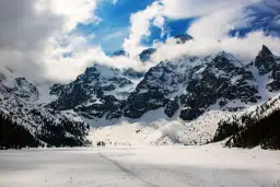 Najpiękniejsze miejsca zimą w Polsce i przewodnik po zimowych wyprawach