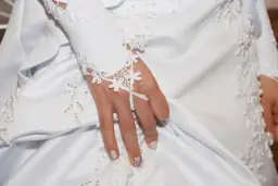 Sprzedaż sukni ślubnej: Gdzie i jak zyskać najwięcej? Poradnik