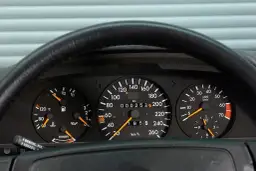 Kiedy zmieniać biegi w samochodzie, aby uniknąć zniszczenia silnika