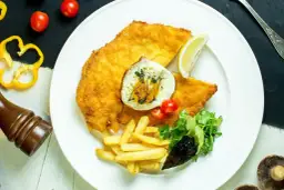 Pyszny sznycel drobiowy z jajkiem – prosty przepis na obiad