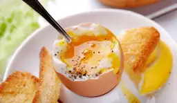 Jajko na miękko z lodówki: idealny czas i zero pęknięć!