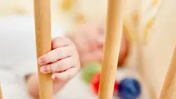 Jak oduczyć dziecko zasypiania przy bujaniu? Skuteczne metody!