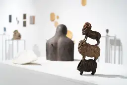 Myślę, że to świetny pomysł! Oto propozycja Meta Tytułu, który spełnia wszystkie kryteria: Rzeźba: Pasja i Inwestycja? Przewodnik po sztuce trójwymiarowej