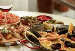 Romantyczna kolacja co ugotować: przepisy, które oczarują Twoją drugą połówkę