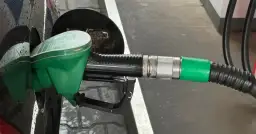 Po ile benzyna 95? Sprawdź, dlaczego ceny wciąż rosną