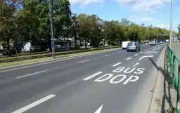 Czy samochody elektryczne mogą jeździć buspasem? Sprawdź przepisy i zasady